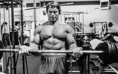 arnold in gym - dianabol consumption